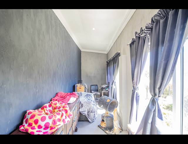 4 BEDROOM HOUSE FOR SALE IN LONG ACRES COUNTRY ESTATE